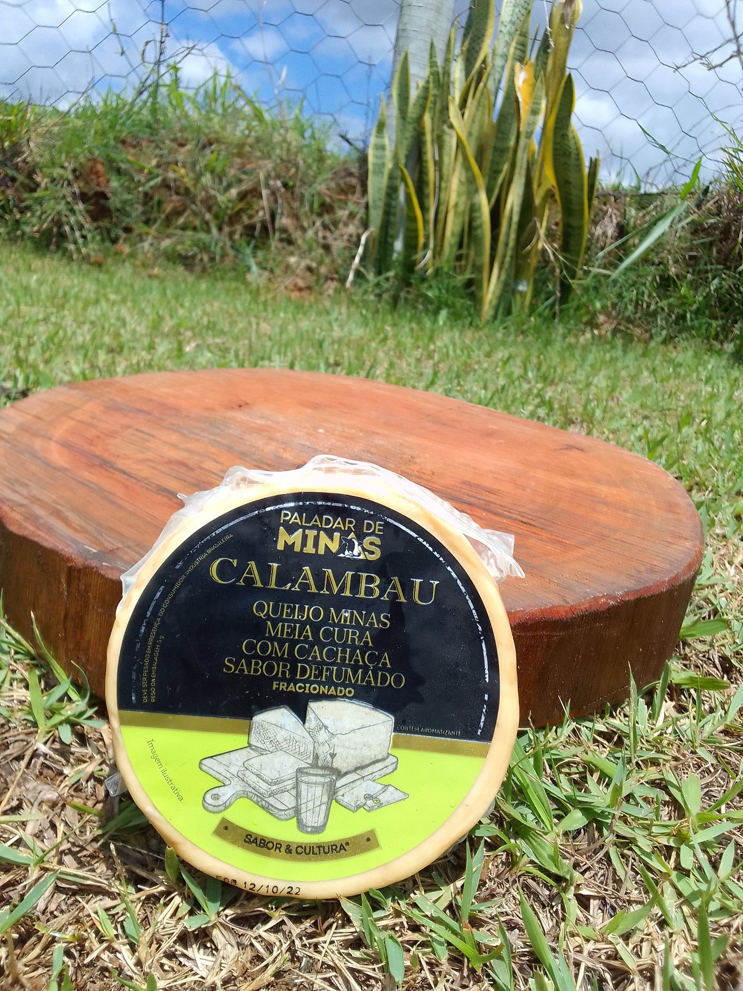 QUEIJO CALAMBAU CACHAÇA DEFUMADO - 275g